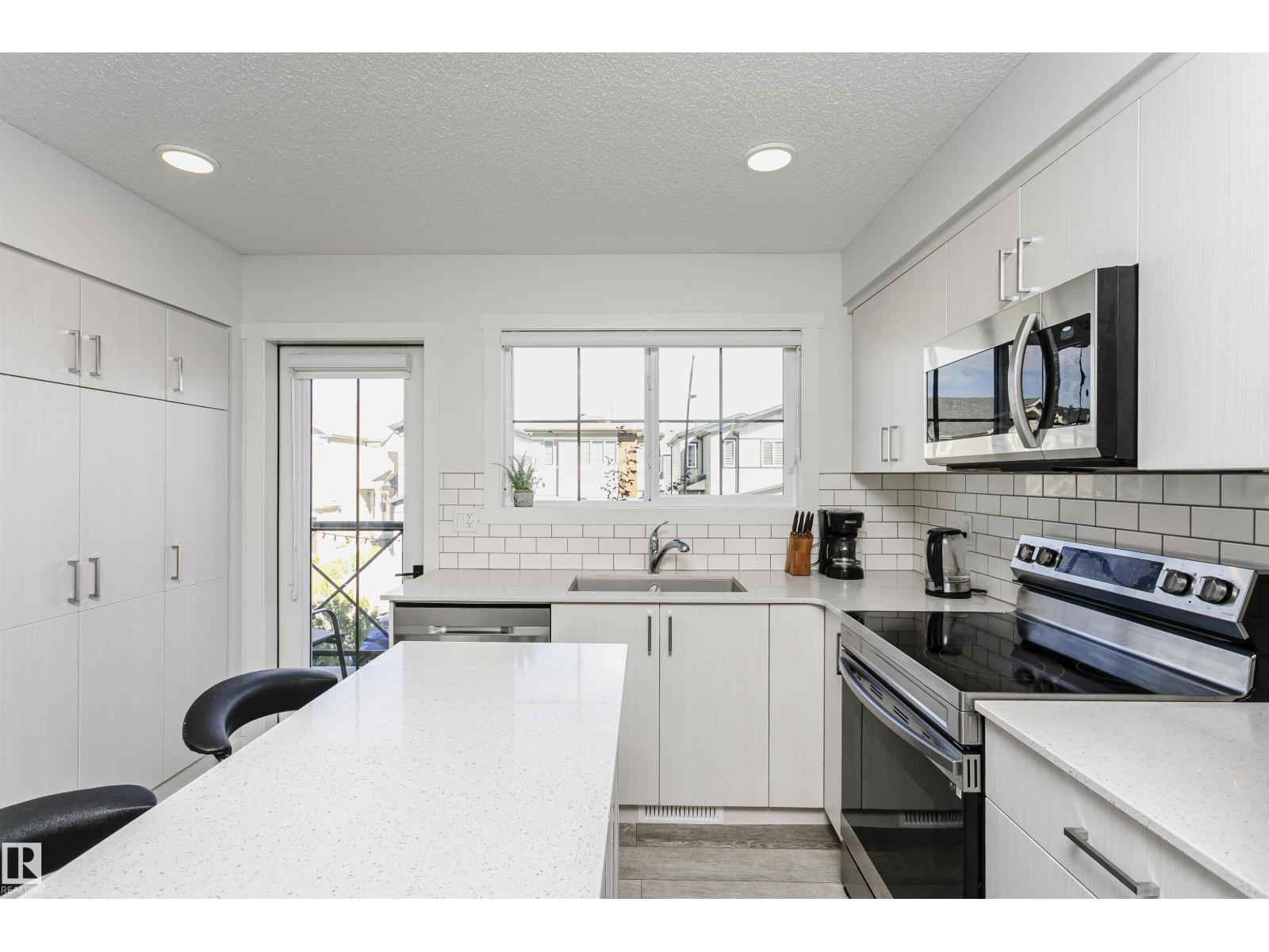 19627 28 AV NW — photo 19
