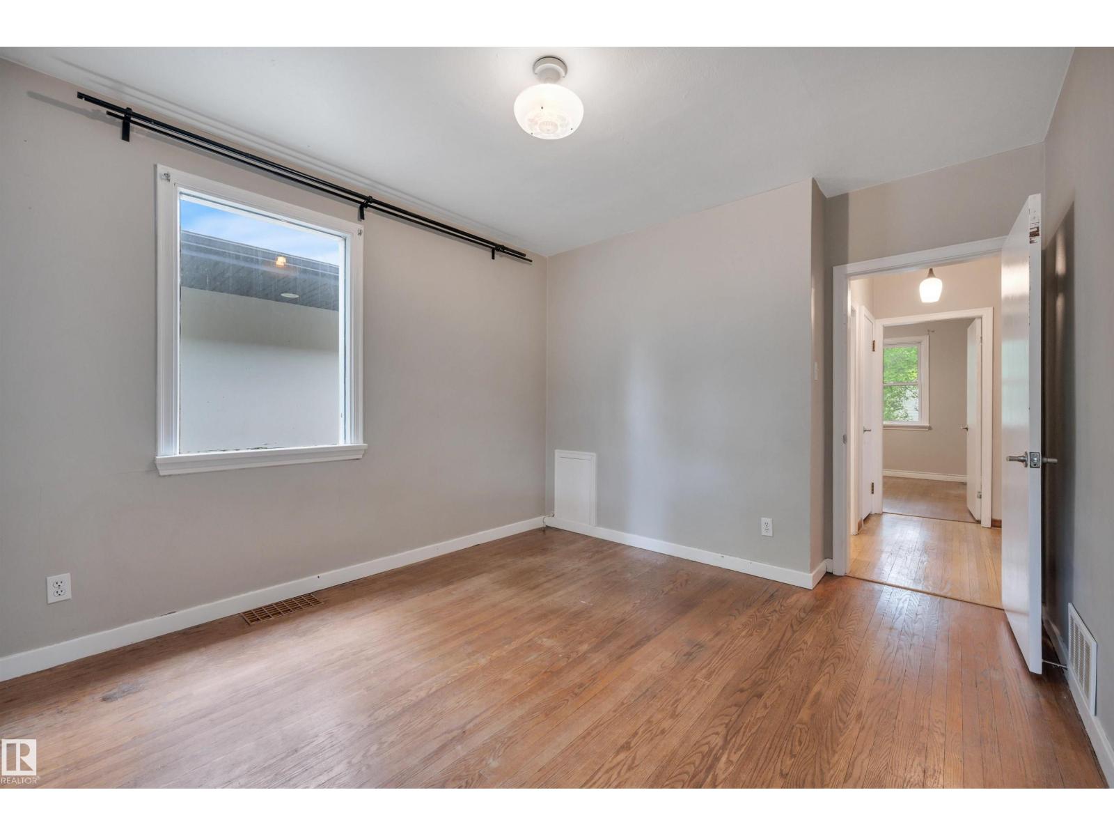 9624 77 AV NW — photo 17