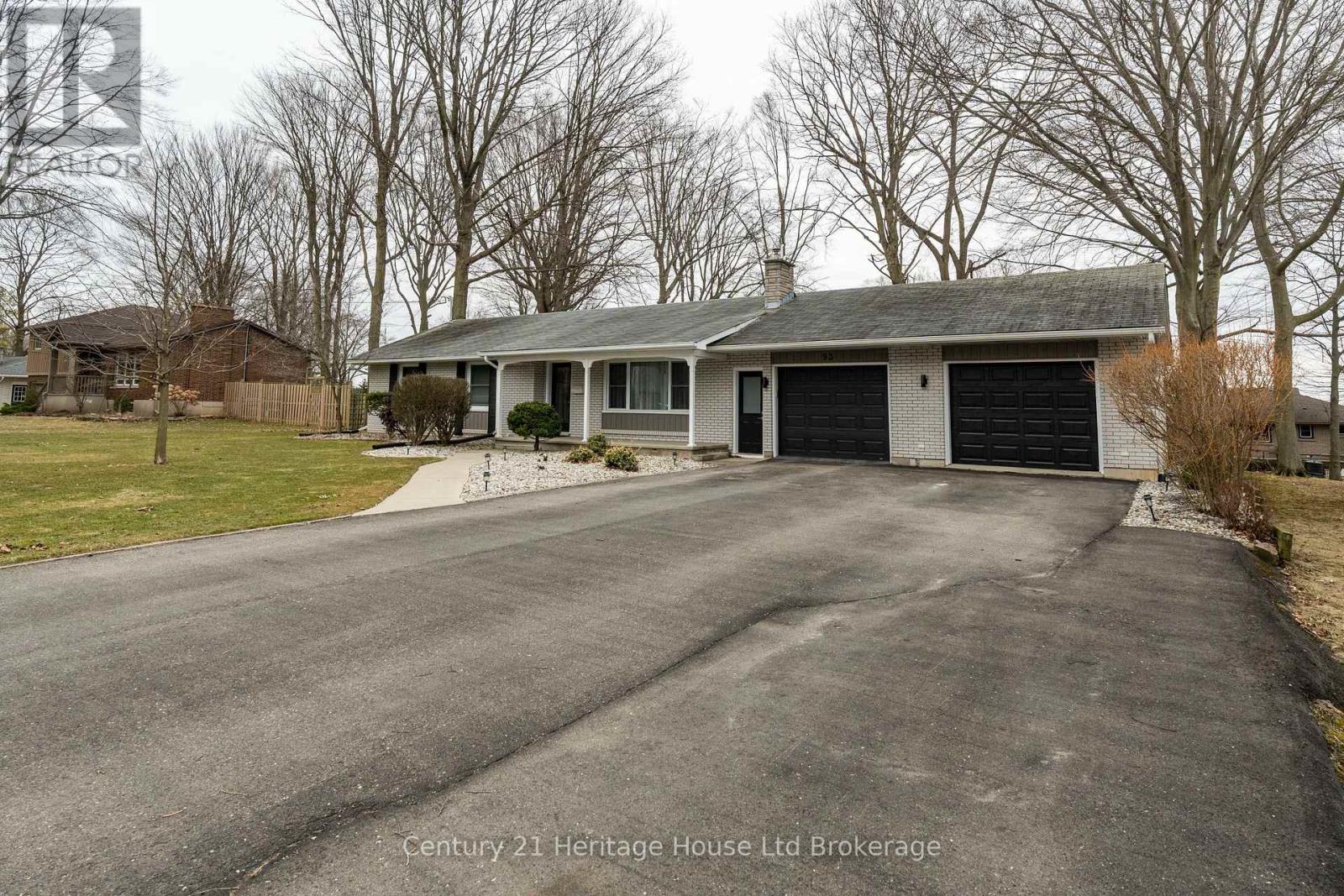 3-bedroom home for sale at 93 JAMES AVENUE, Tillsonburg ON · photo 4 of 50