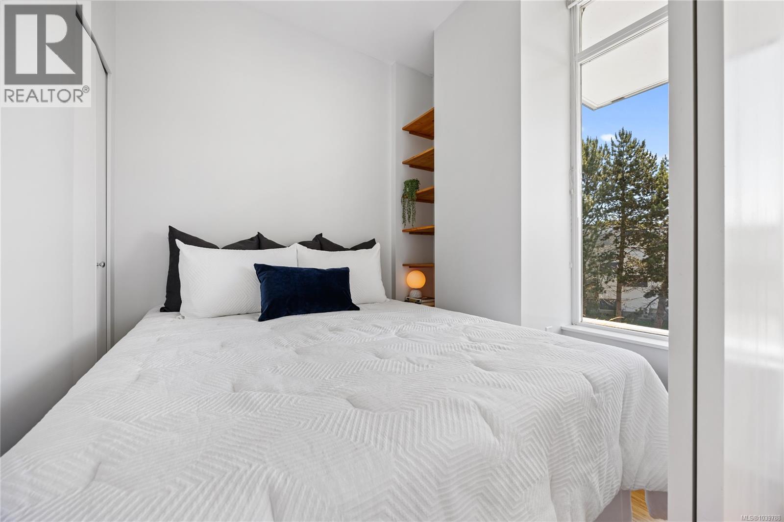 303 373 Tyee Road, Victoria