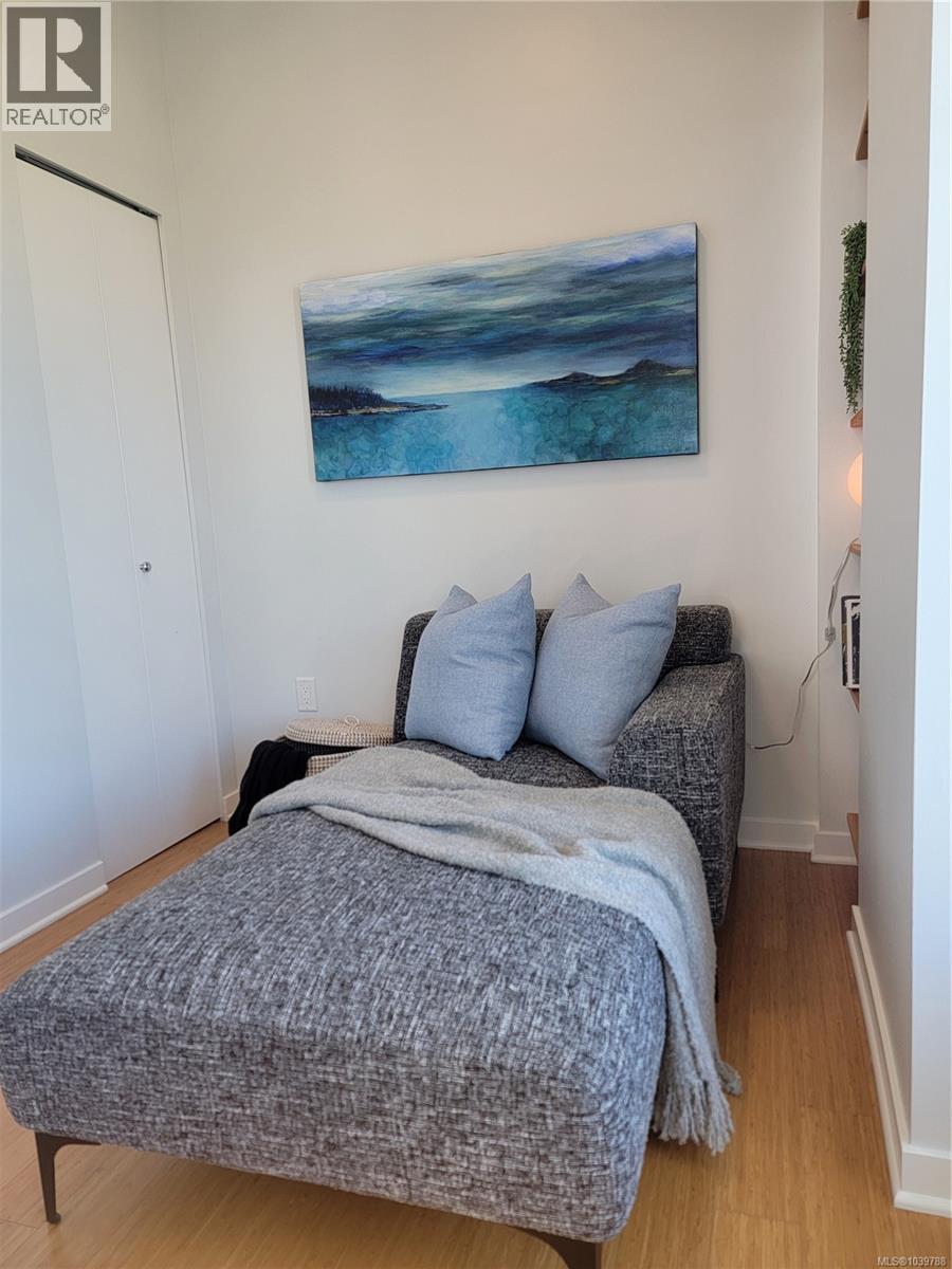 #303 373 Tyee Rd - 30