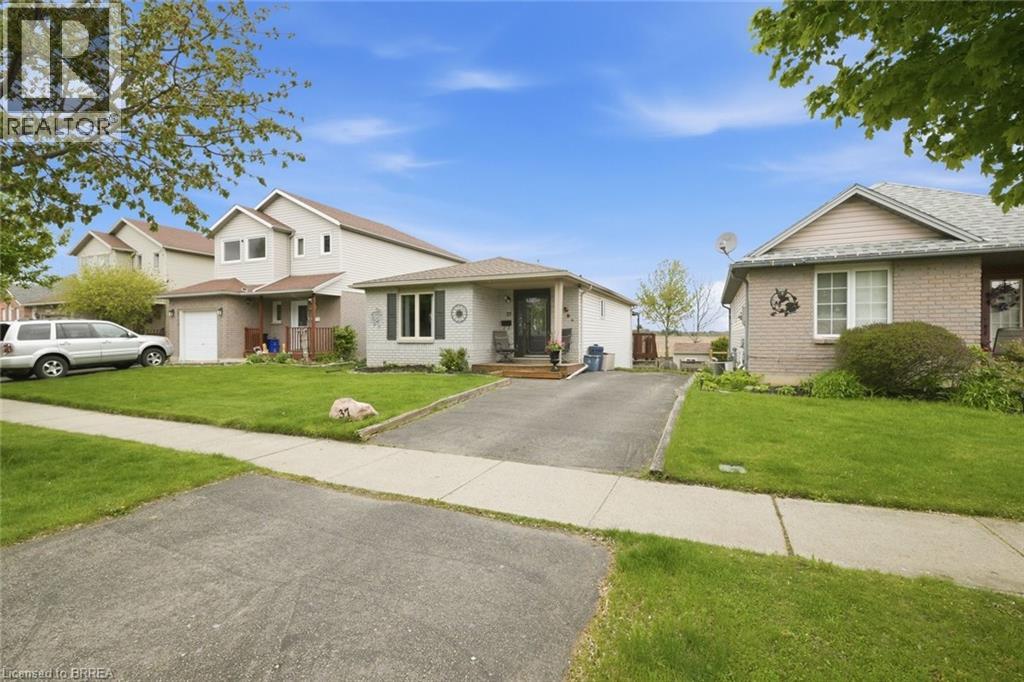 37 ANASTASIA Crescent - 36