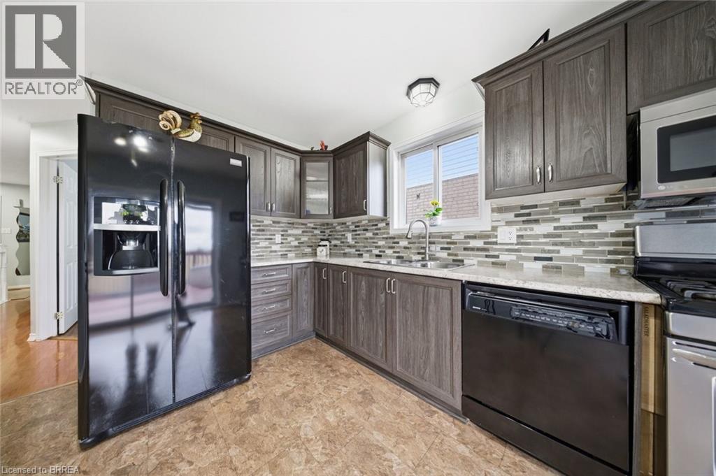 37 ANASTASIA Crescent - 11