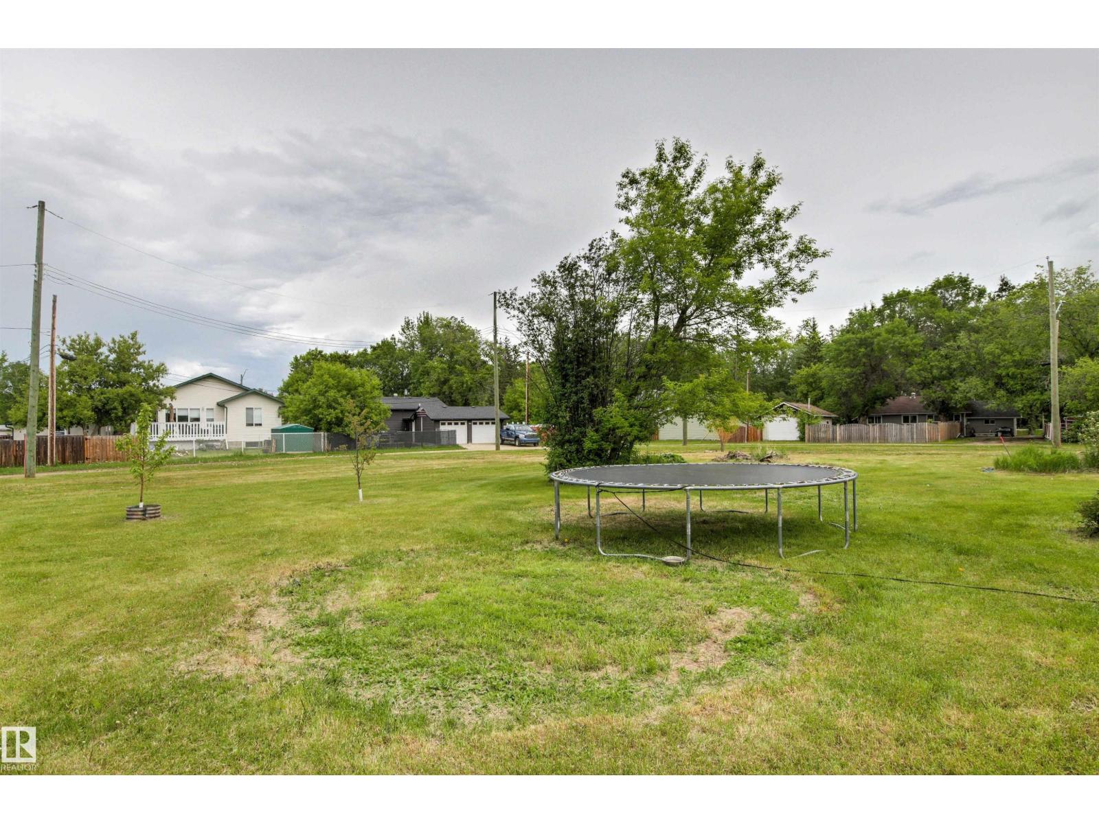 4520 45 ST - 15