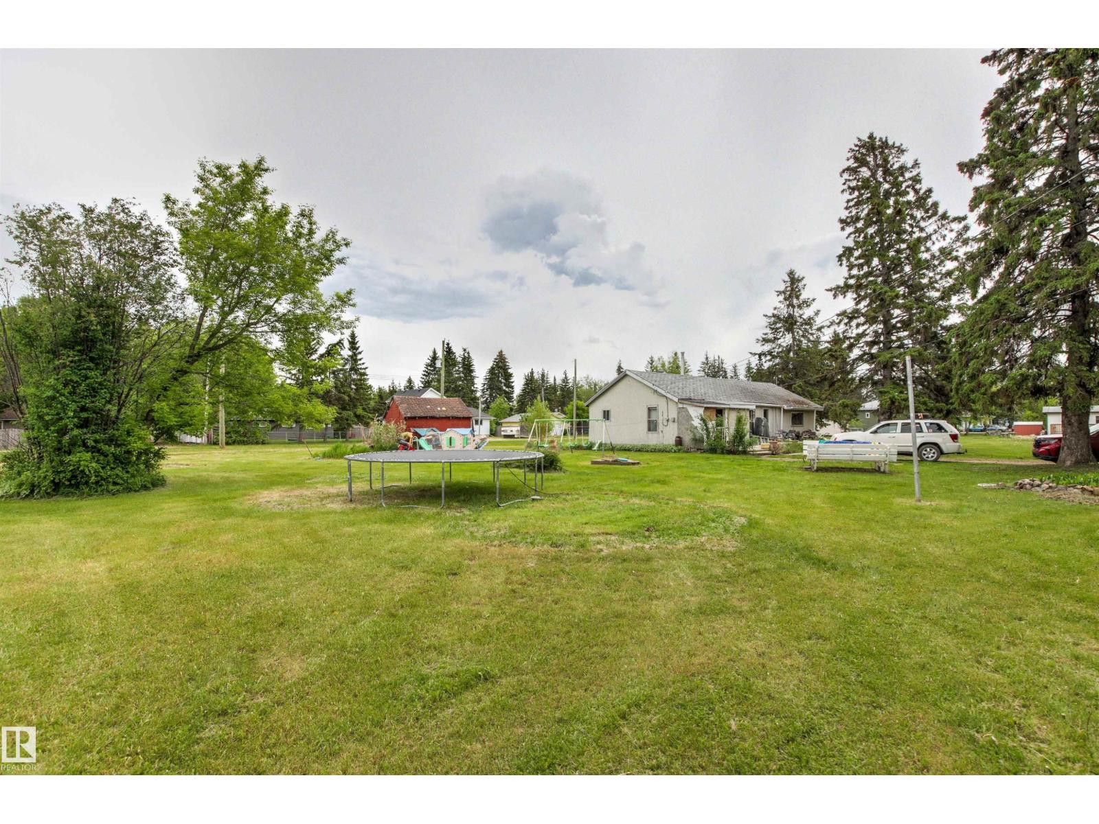 4520 45 ST - 16