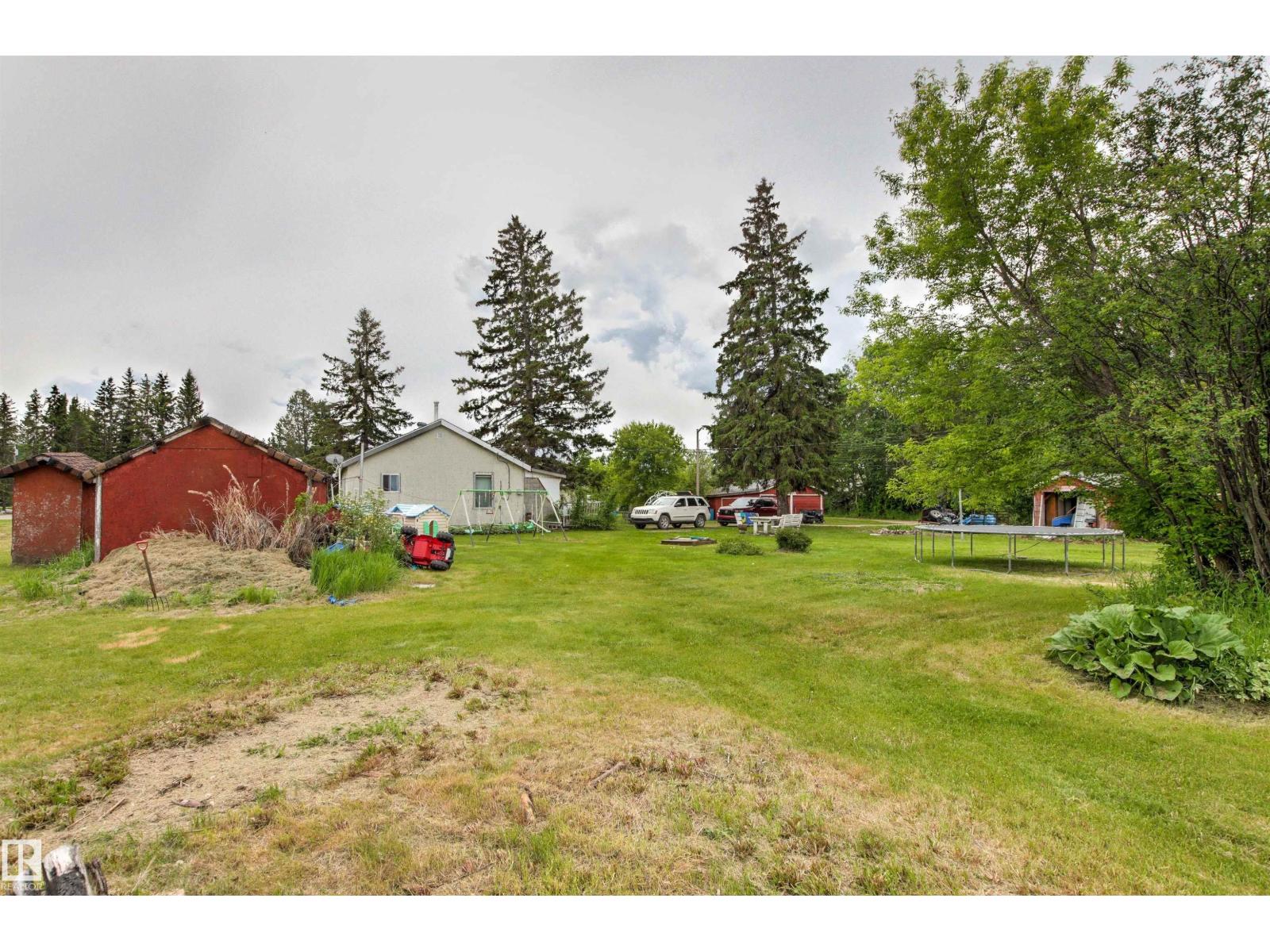 4520 45 ST - 18