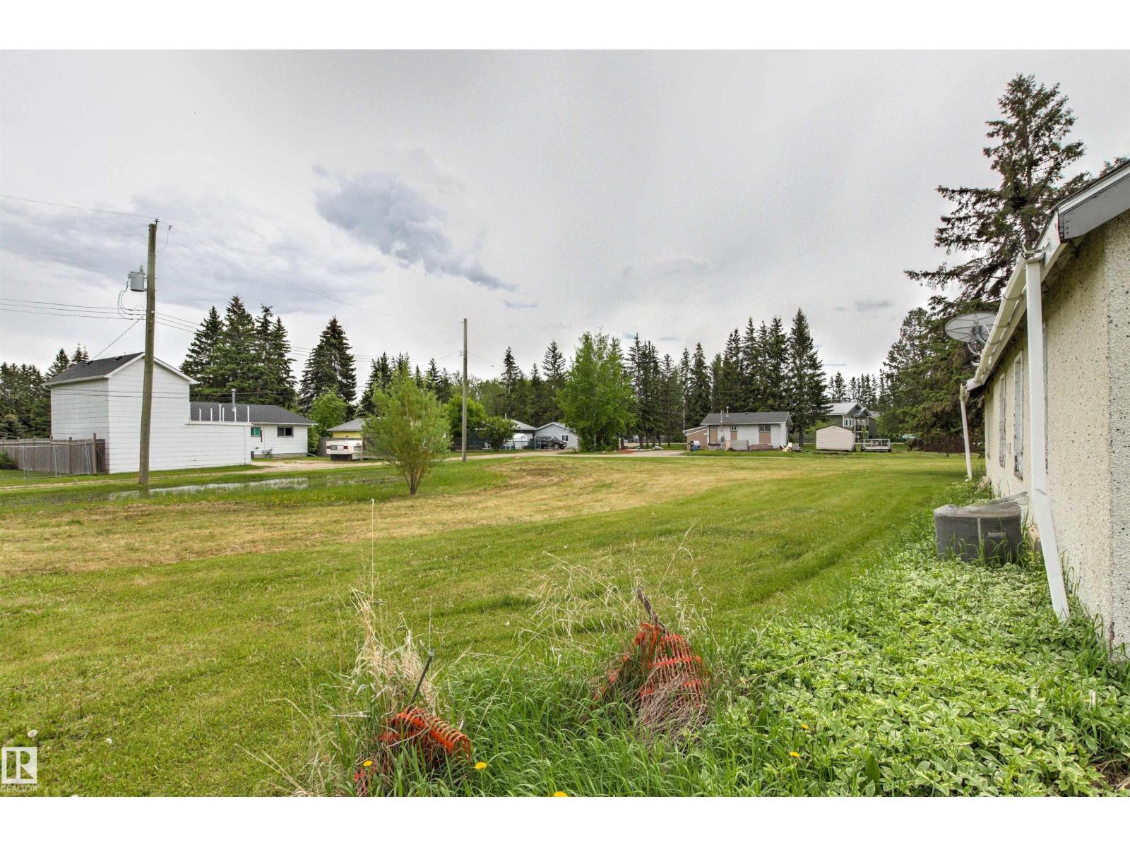 4520 45 ST - 22