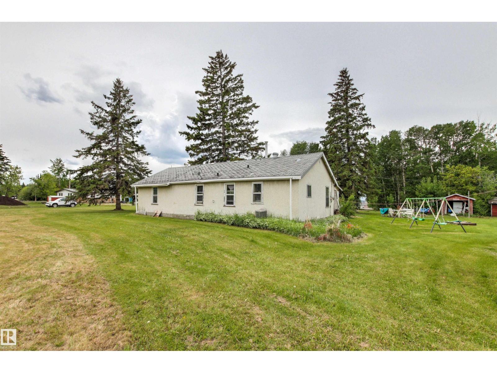 4520 45 ST - 23