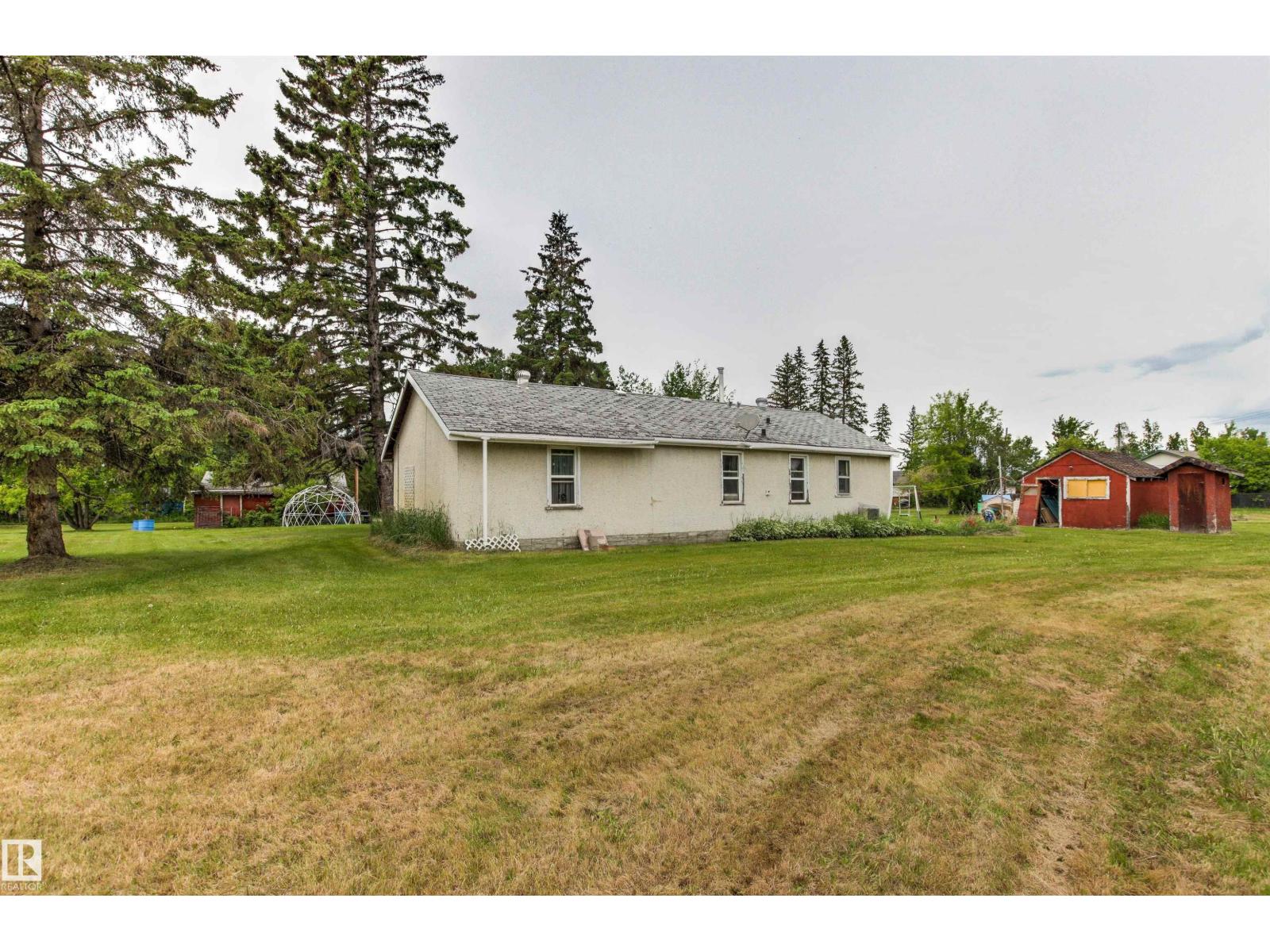 4520 45 ST - 25
