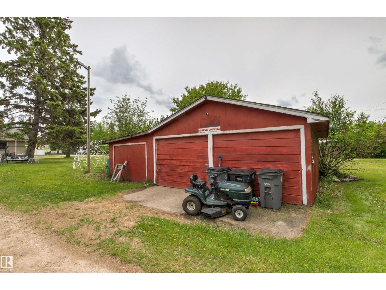 4520 45 ST - 27