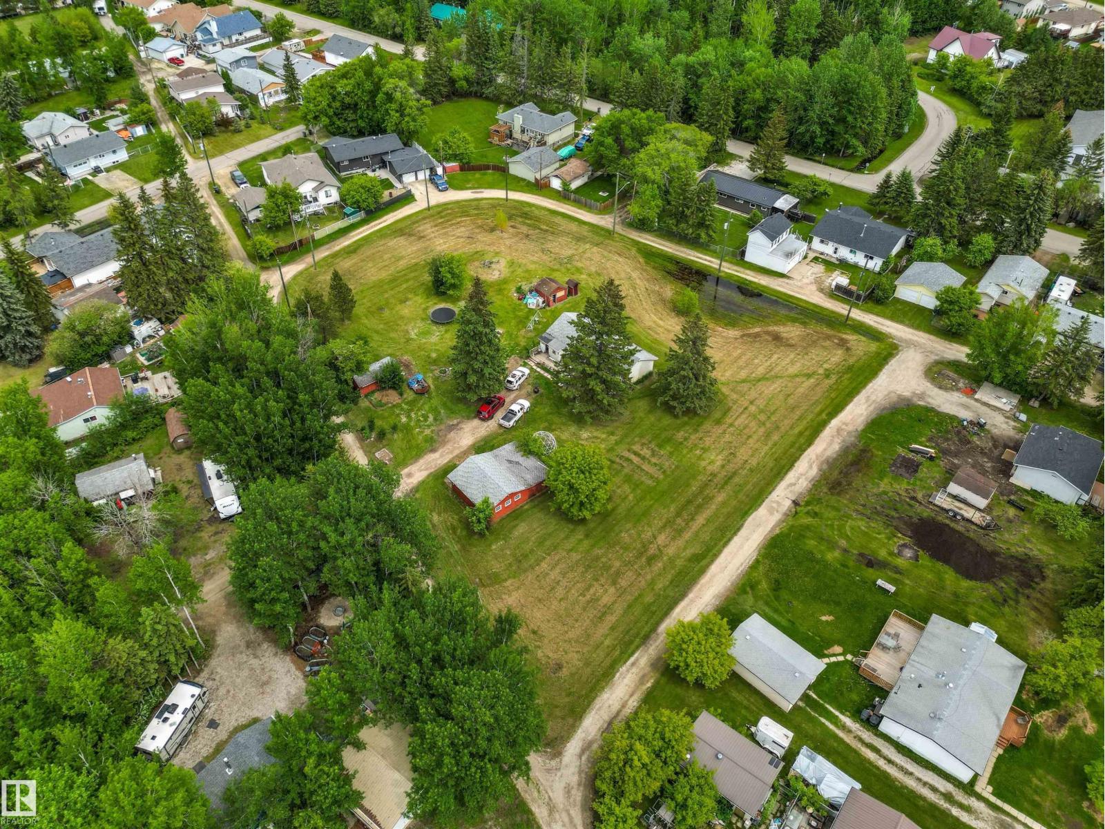 4520 45 ST - 40