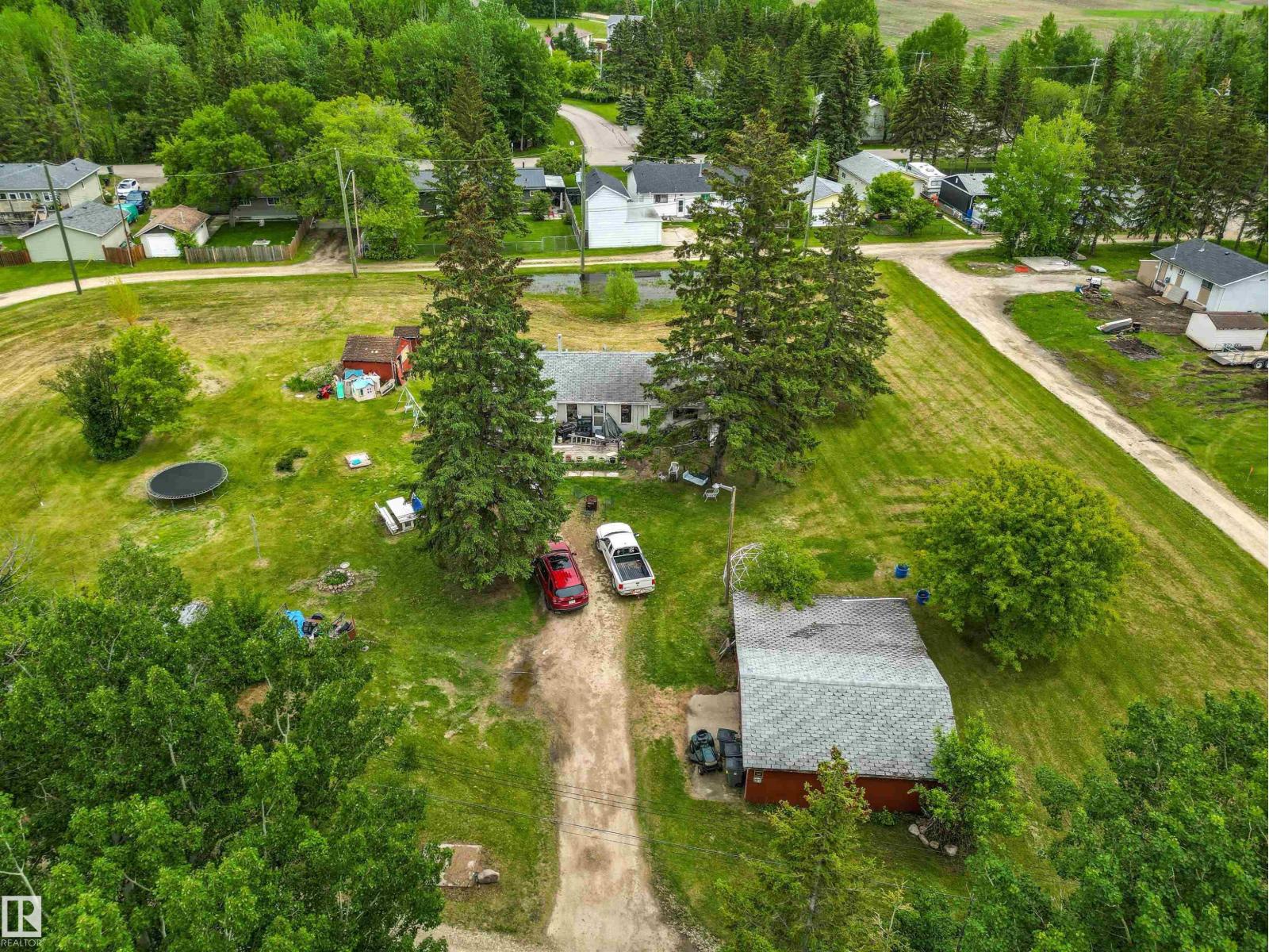 4520 45 ST - 42