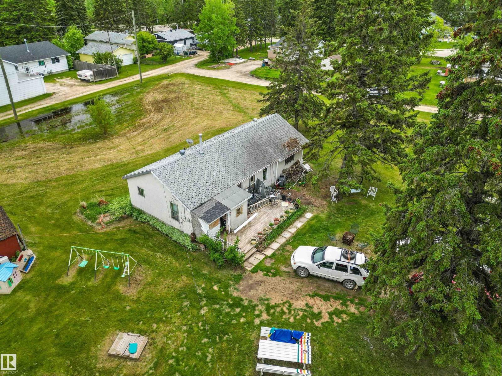 4520 45 ST - 44