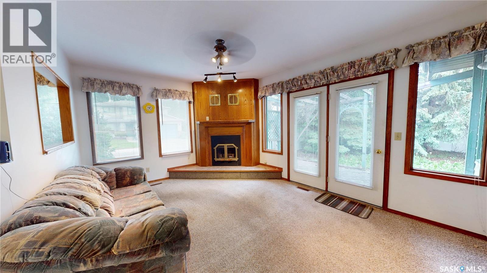 302 Swan LANE — photo 9