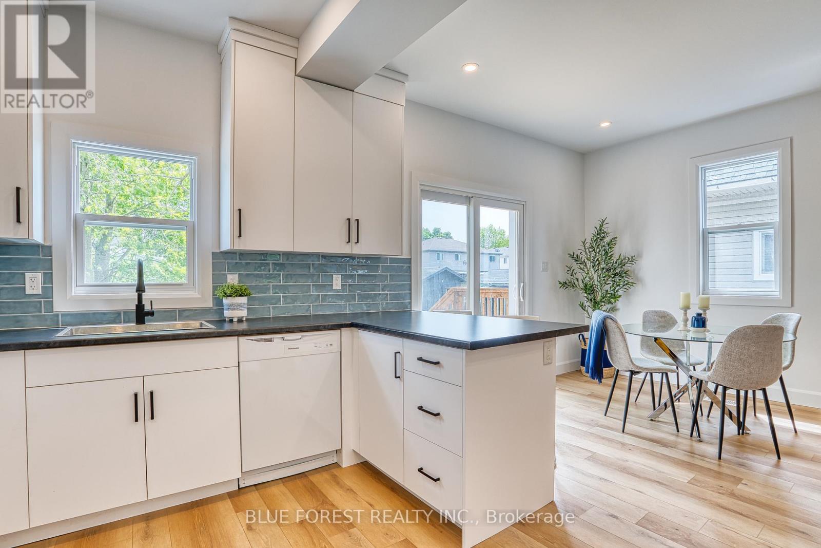 471 ALBERT STREET - 10
