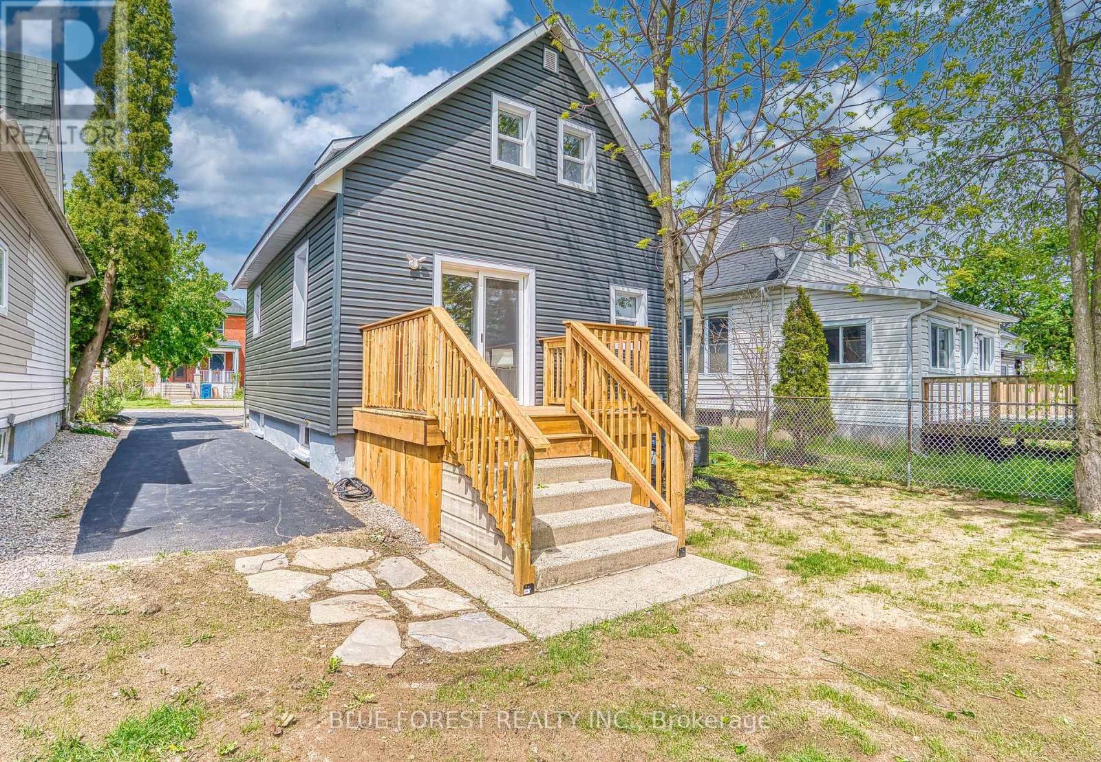 471 ALBERT STREET - 19