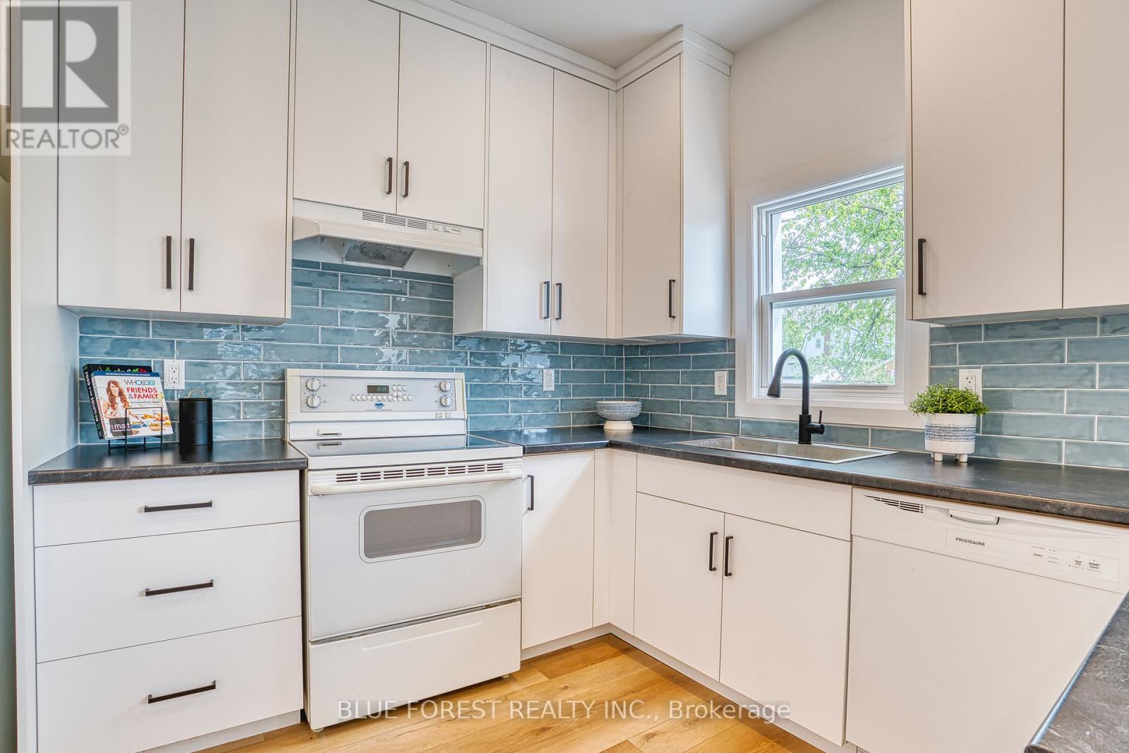 471 ALBERT STREET - 9