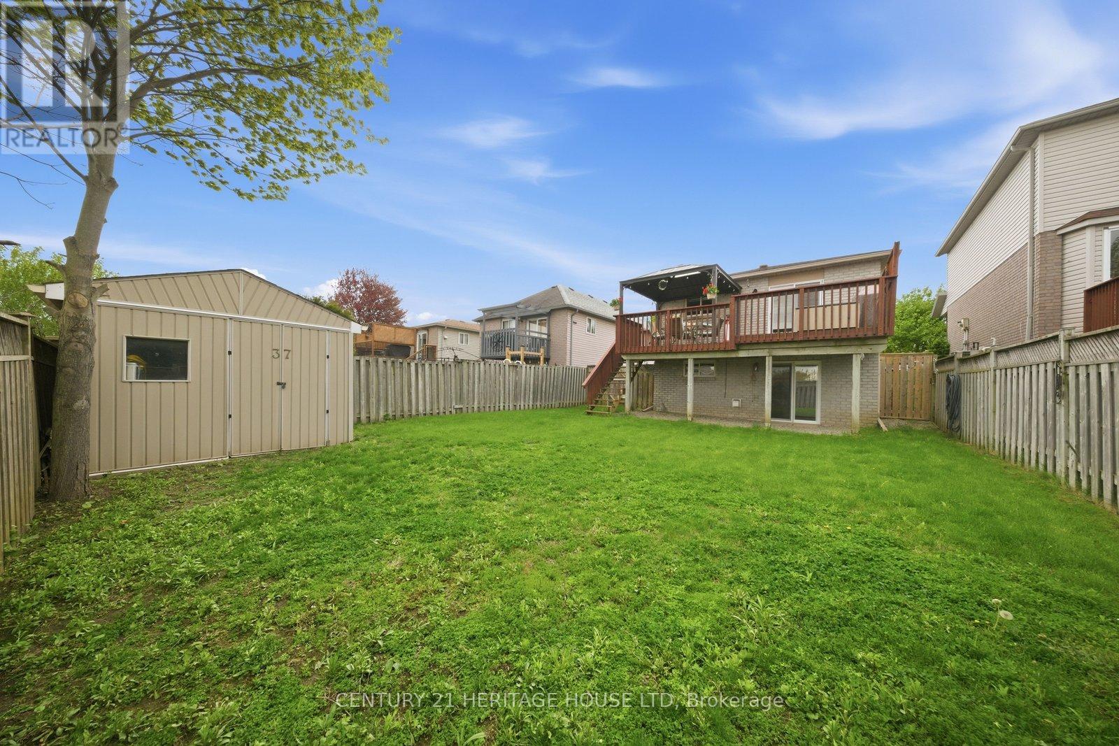 37 ANASTASIA CRESCENT - 2