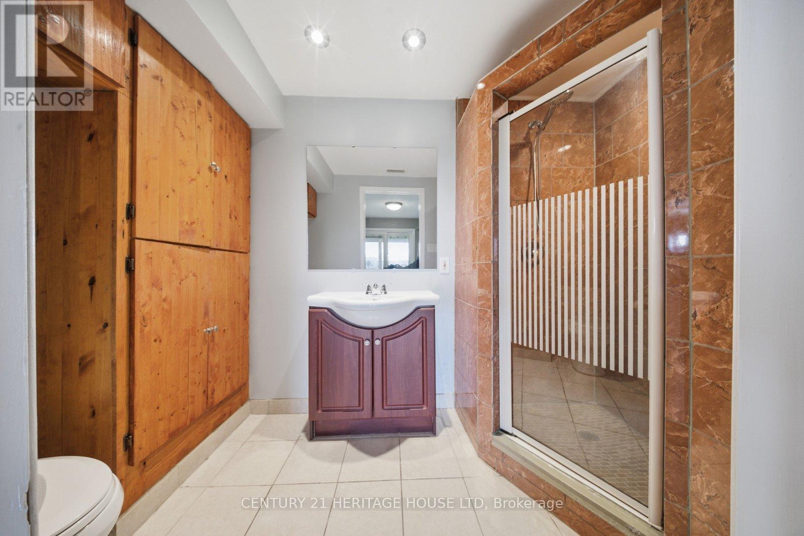 37 ANASTASIA CRESCENT - 22