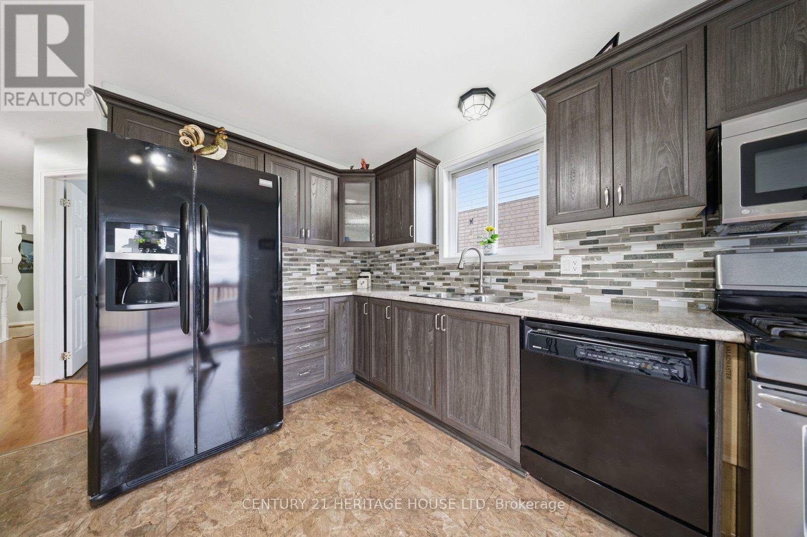 37 ANASTASIA CRESCENT - 11