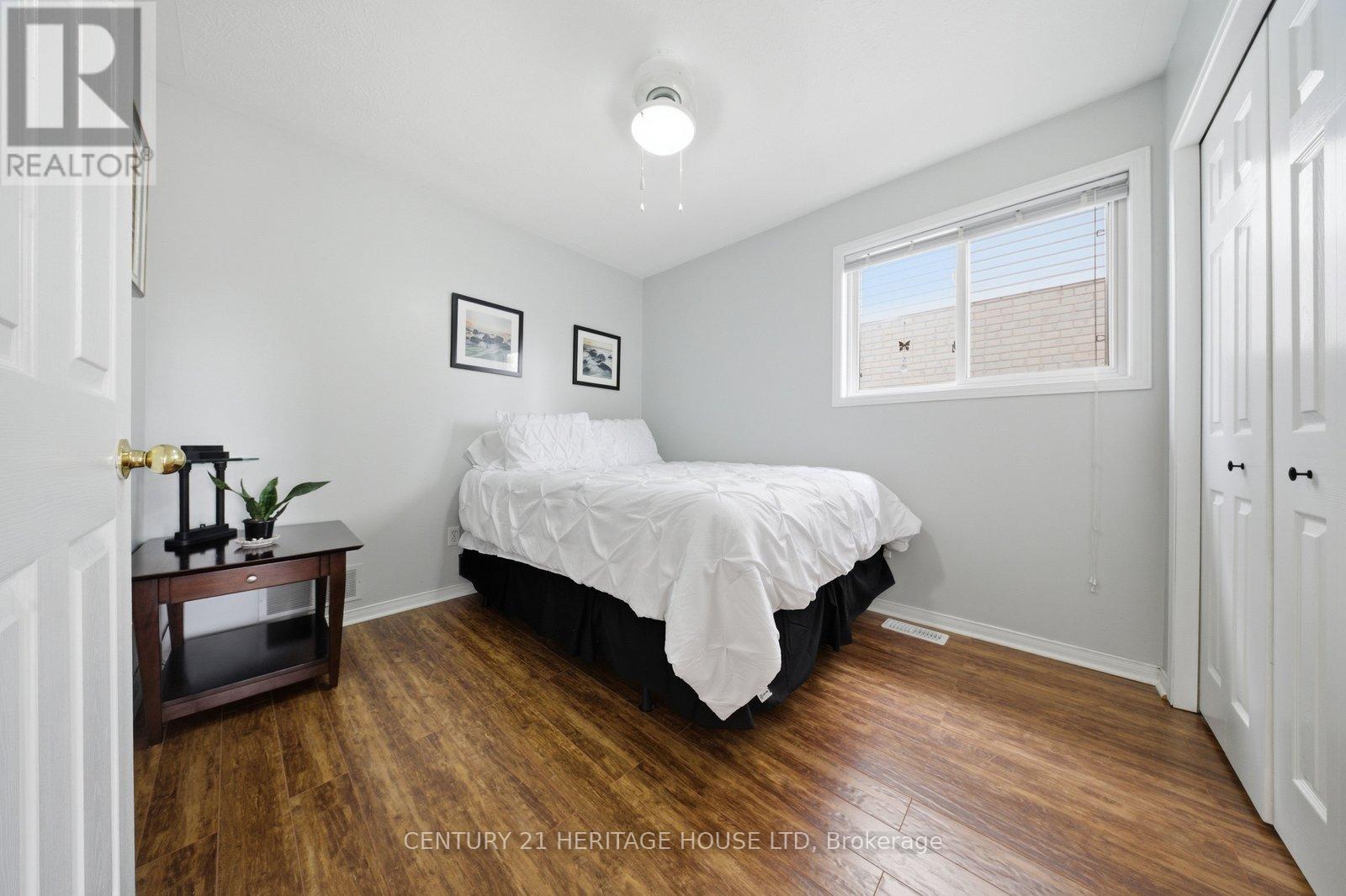 37 ANASTASIA CRESCENT - 15
