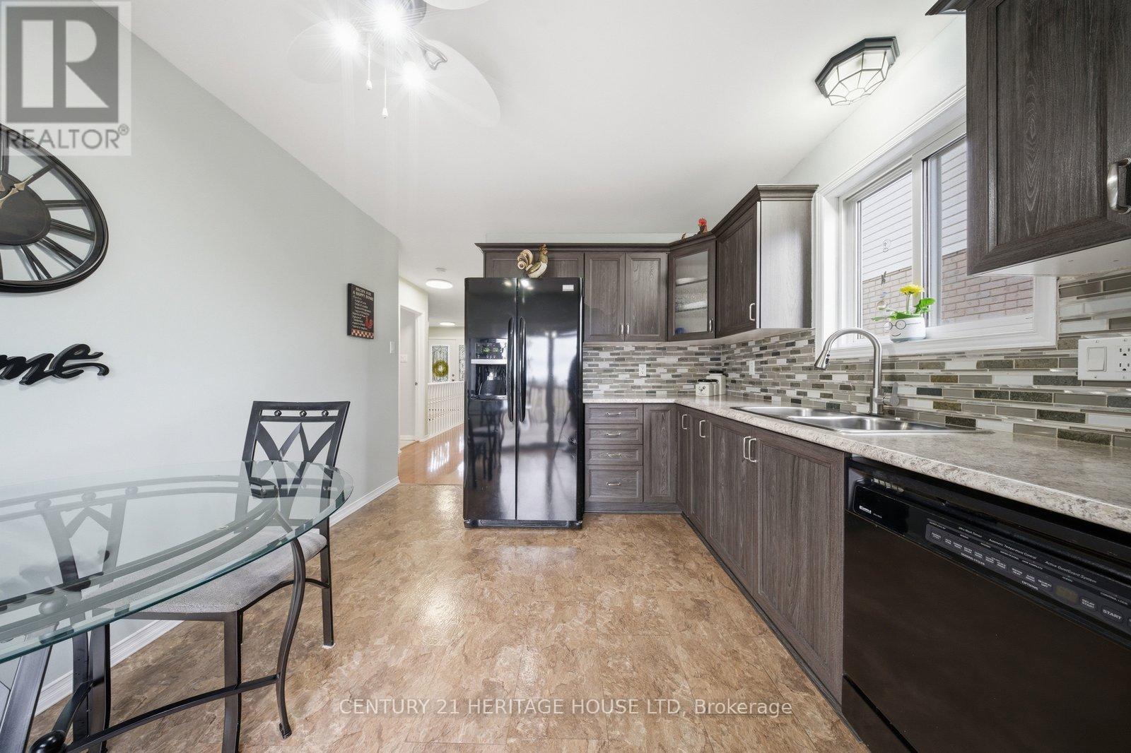 37 ANASTASIA CRESCENT - 10