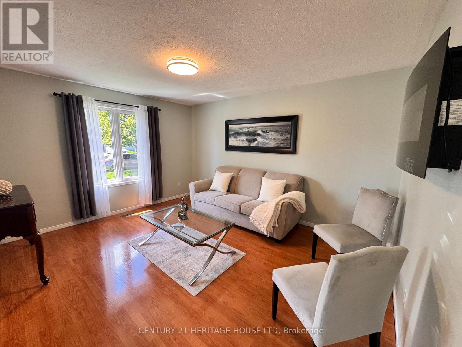 37 ANASTASIA CRESCENT - 7