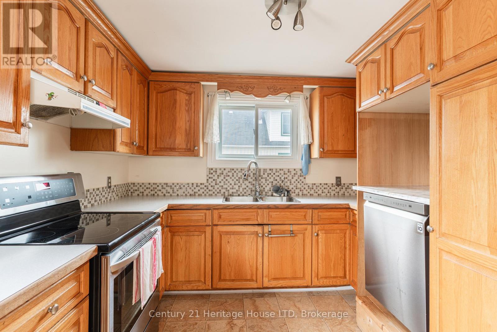 19 SANTONE AVENUE - 11