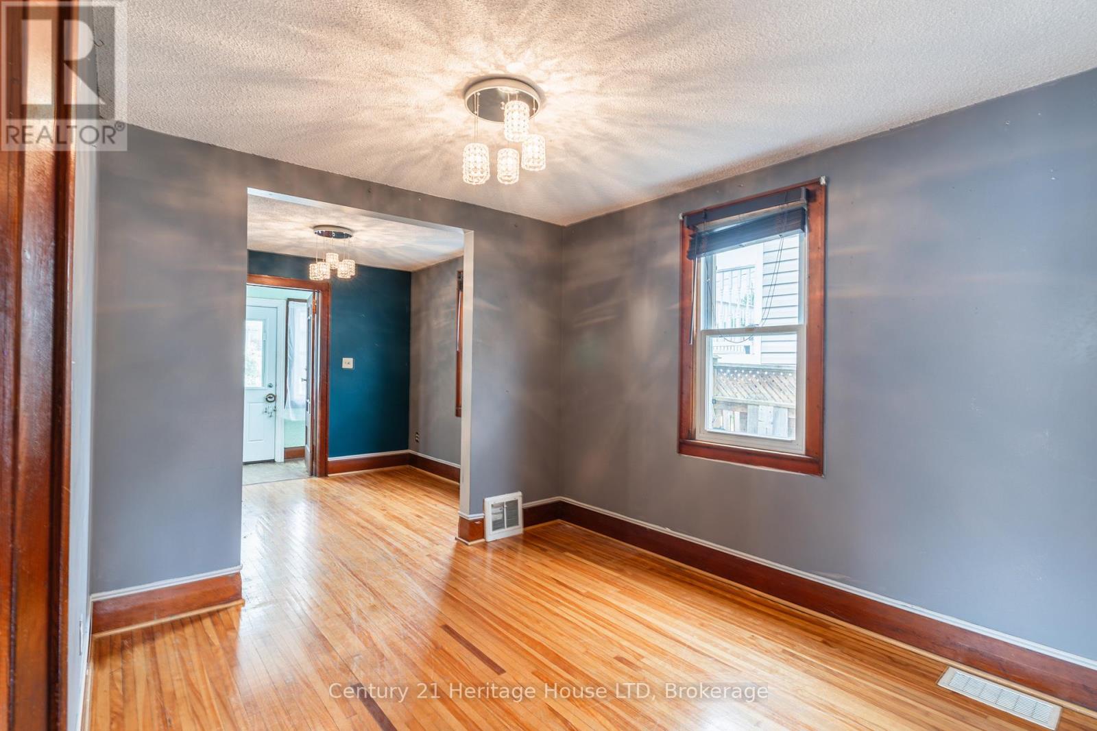 19 SANTONE AVENUE - 16
