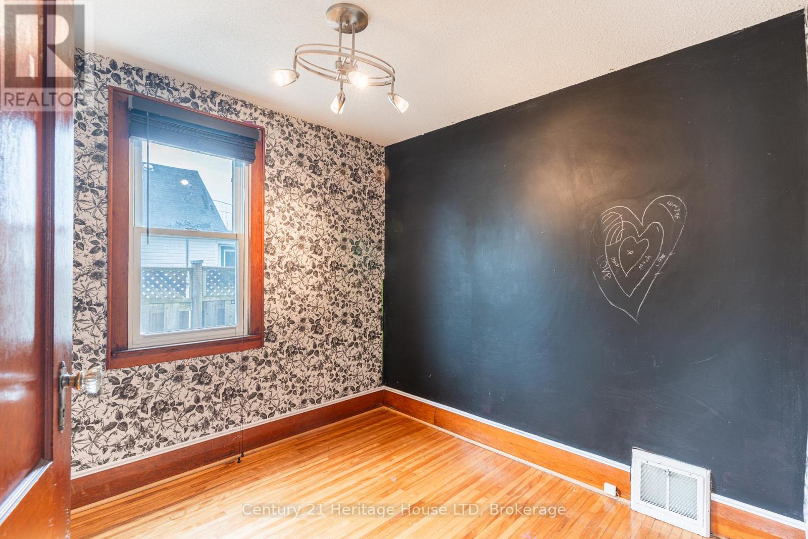 19 SANTONE AVENUE - 18