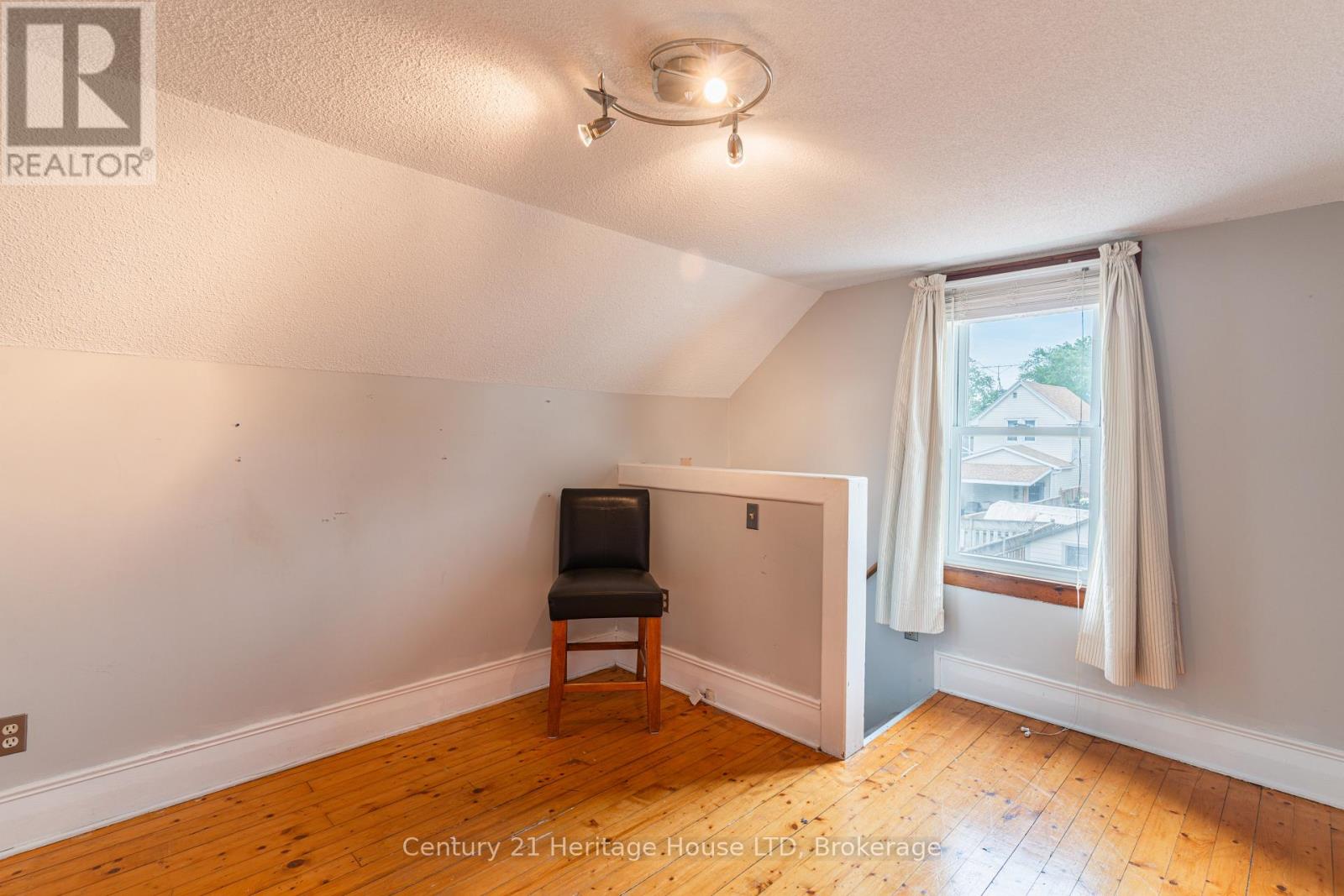 19 SANTONE AVENUE - 20