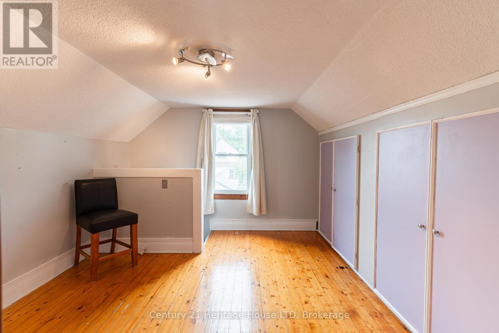 19 SANTONE AVENUE - 21