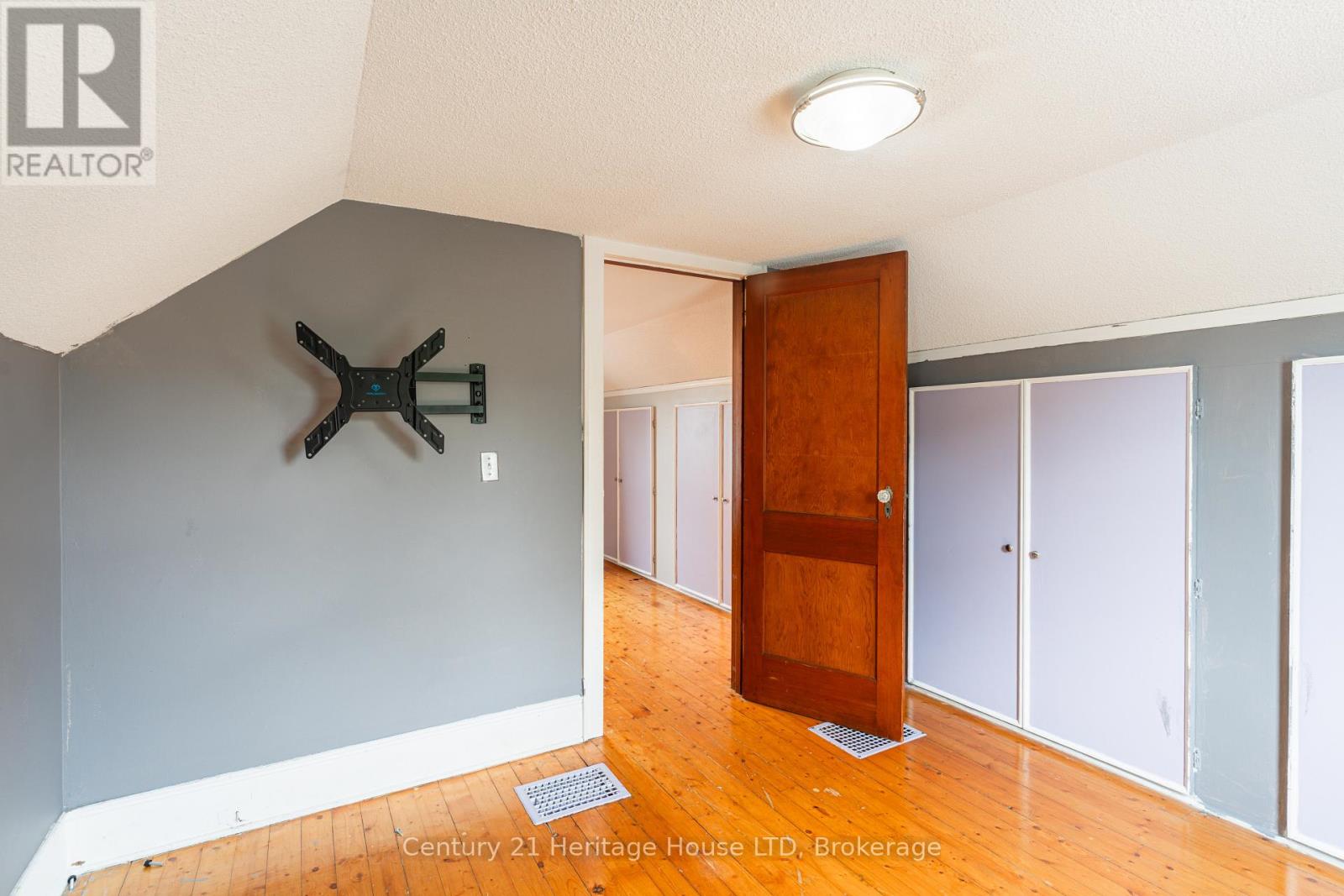 19 SANTONE AVENUE - 23