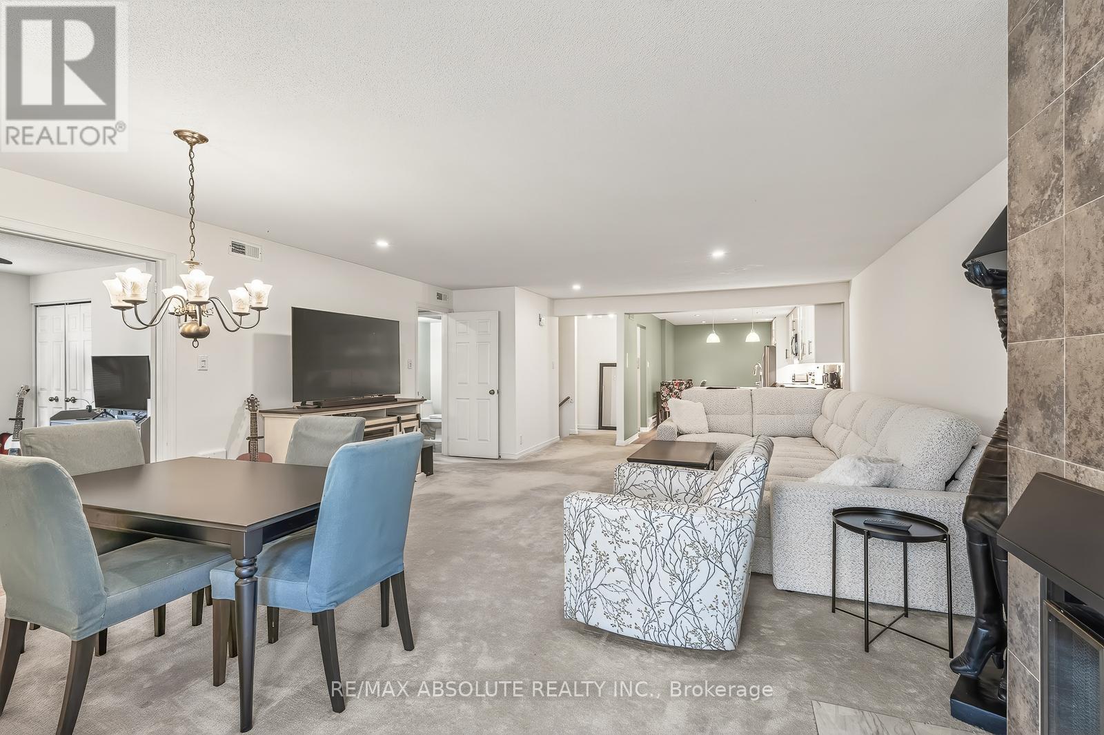 206 STRATAS COURT - 23