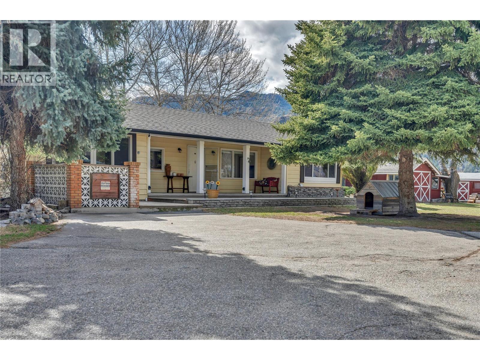 212 Carr Crescent - 2