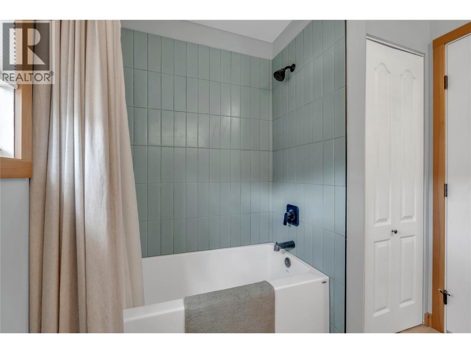 212 Carr Crescent - 20