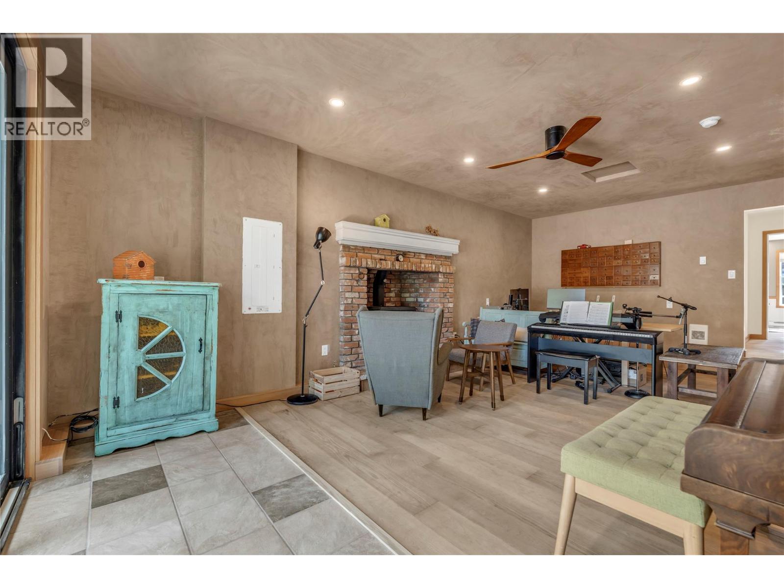 212 Carr Crescent - 13