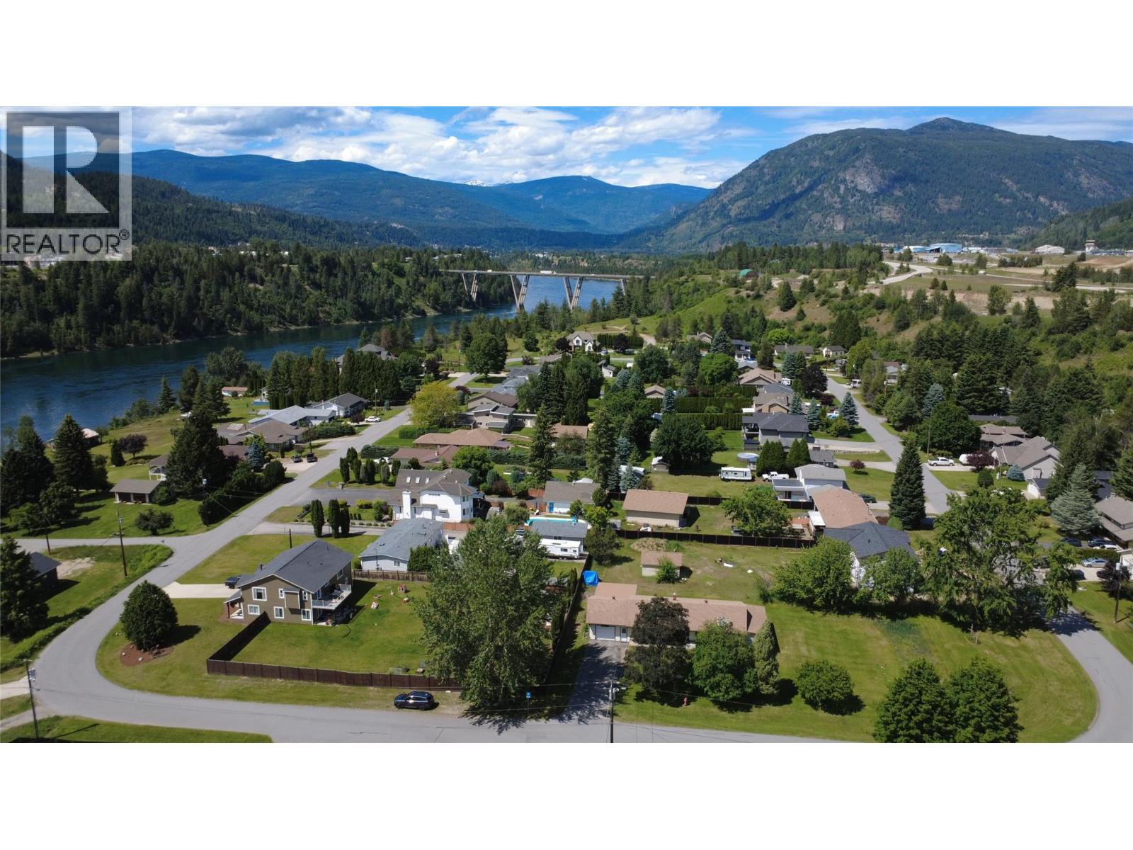 1003 Bridgeview Crescent - 8