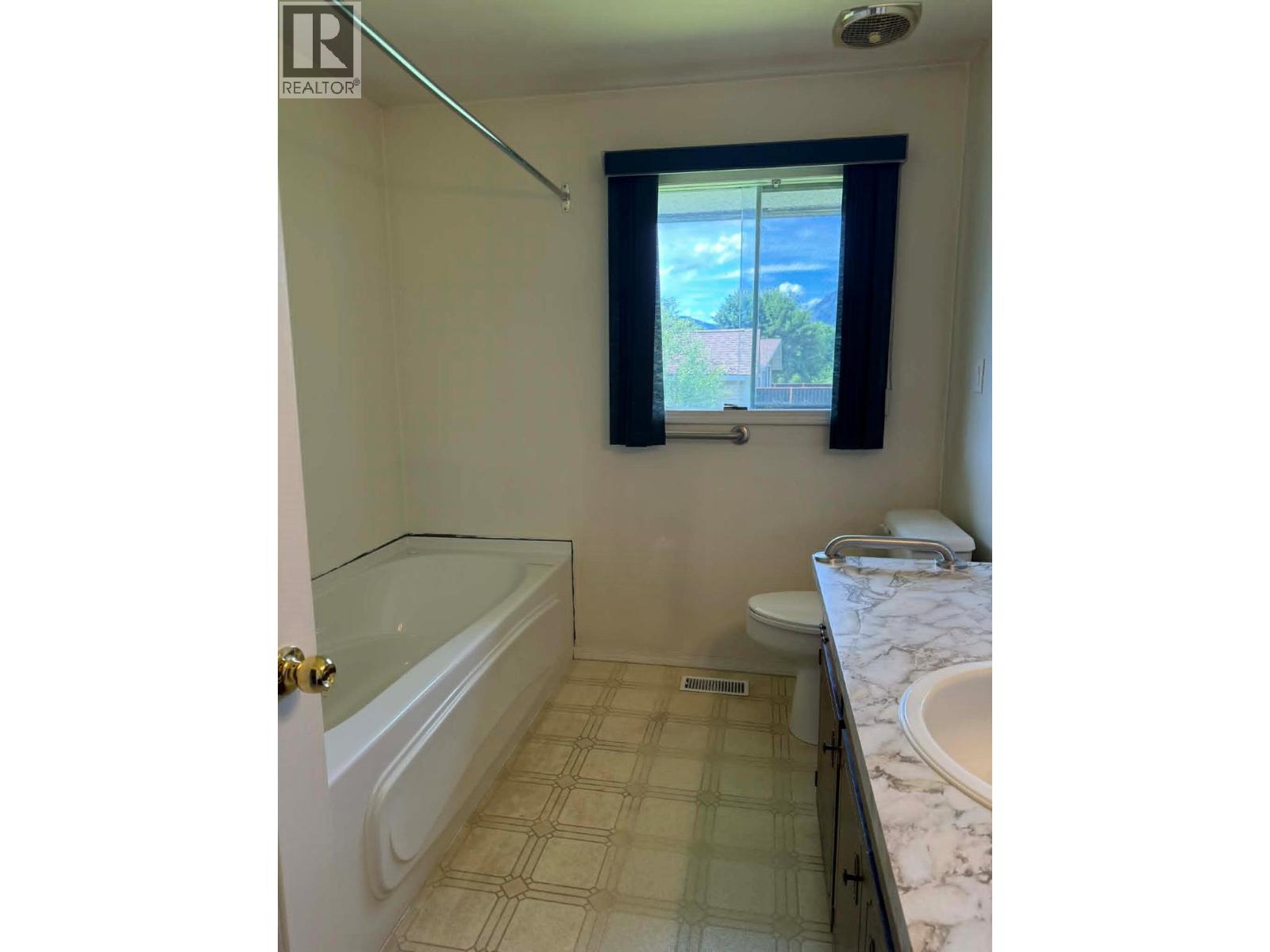1003 Bridgeview Crescent - 41