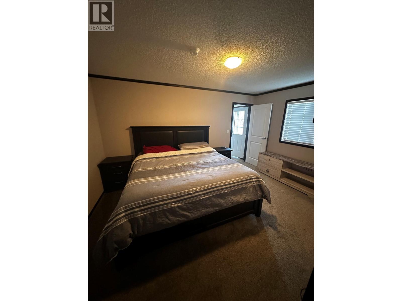 5207&5209 43 Street - 7