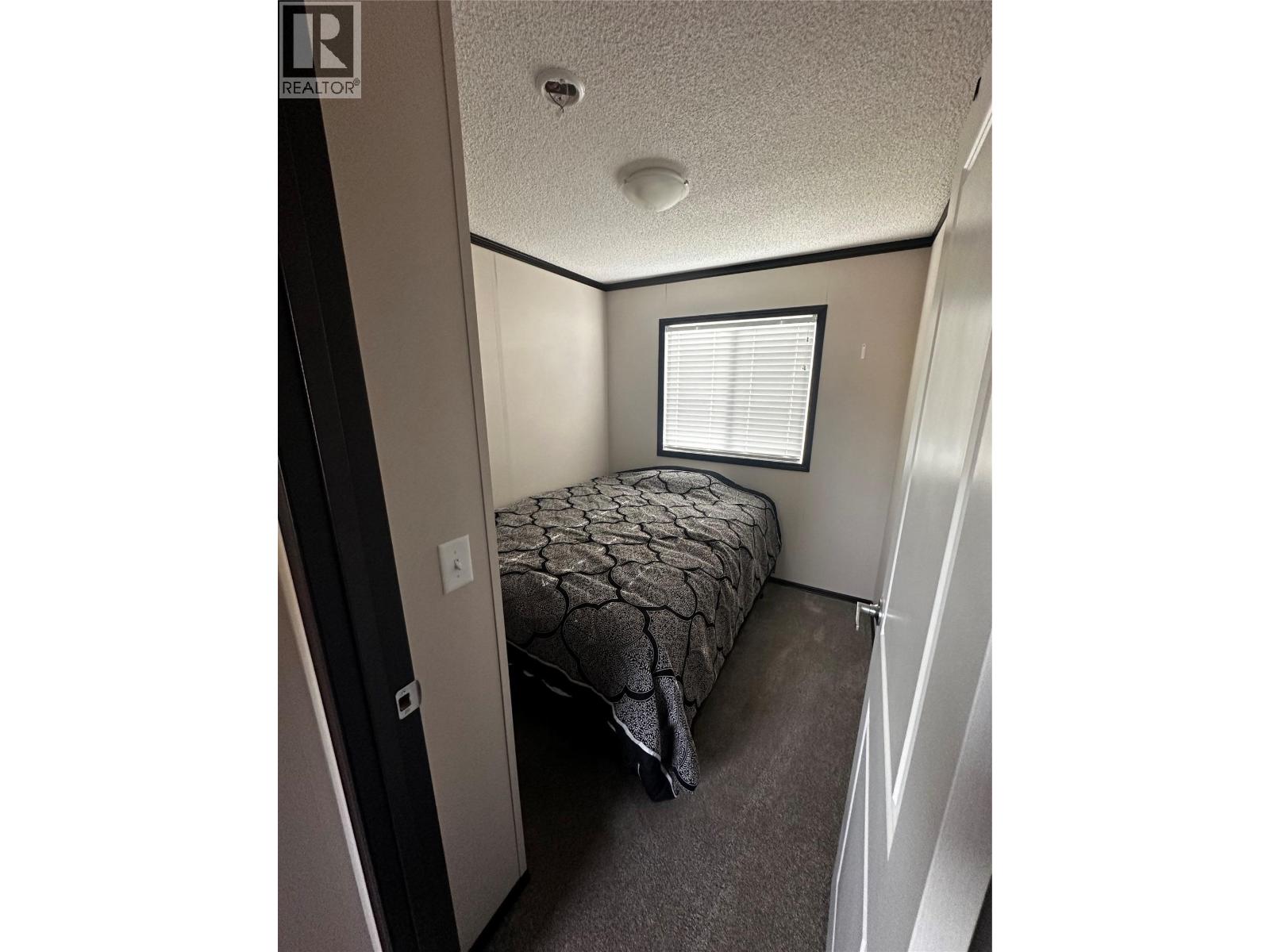 5207&5209 43 Street - 8