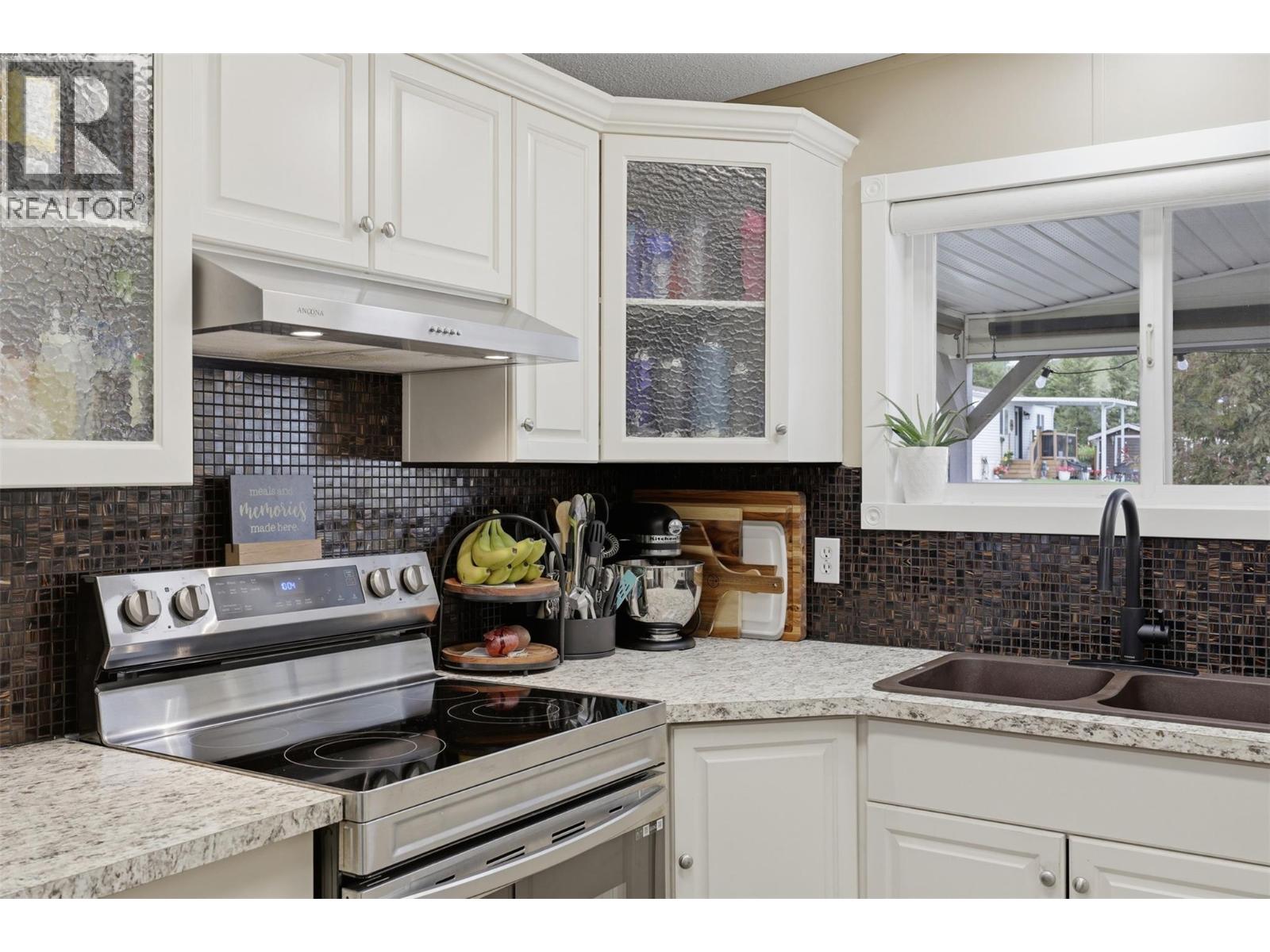 #125 1555 Howe Road - 12
