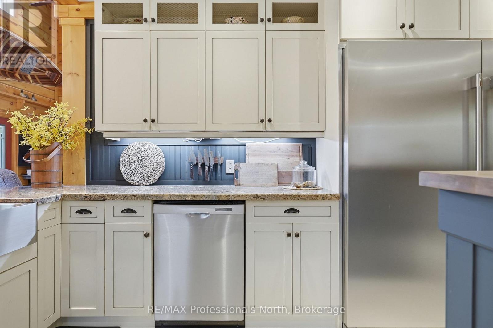 200 RIVERSIDE DRIVE - Image 12