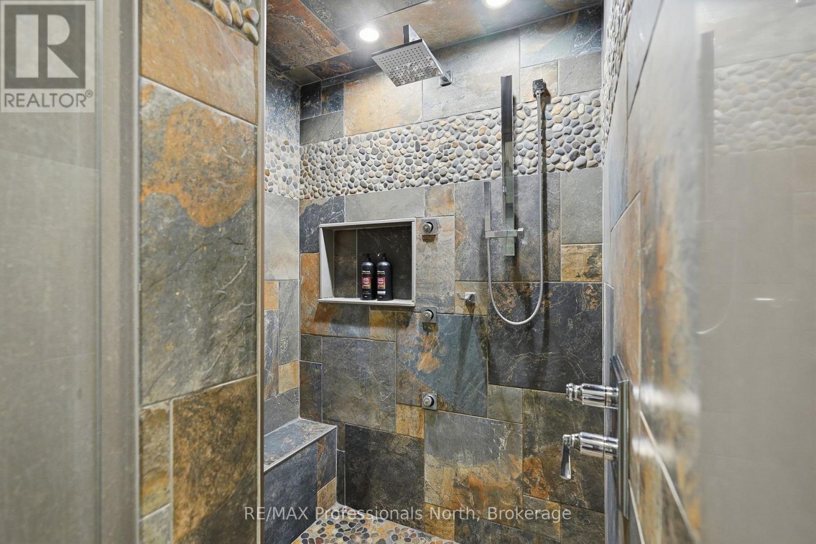 200 RIVERSIDE DRIVE - Image 23