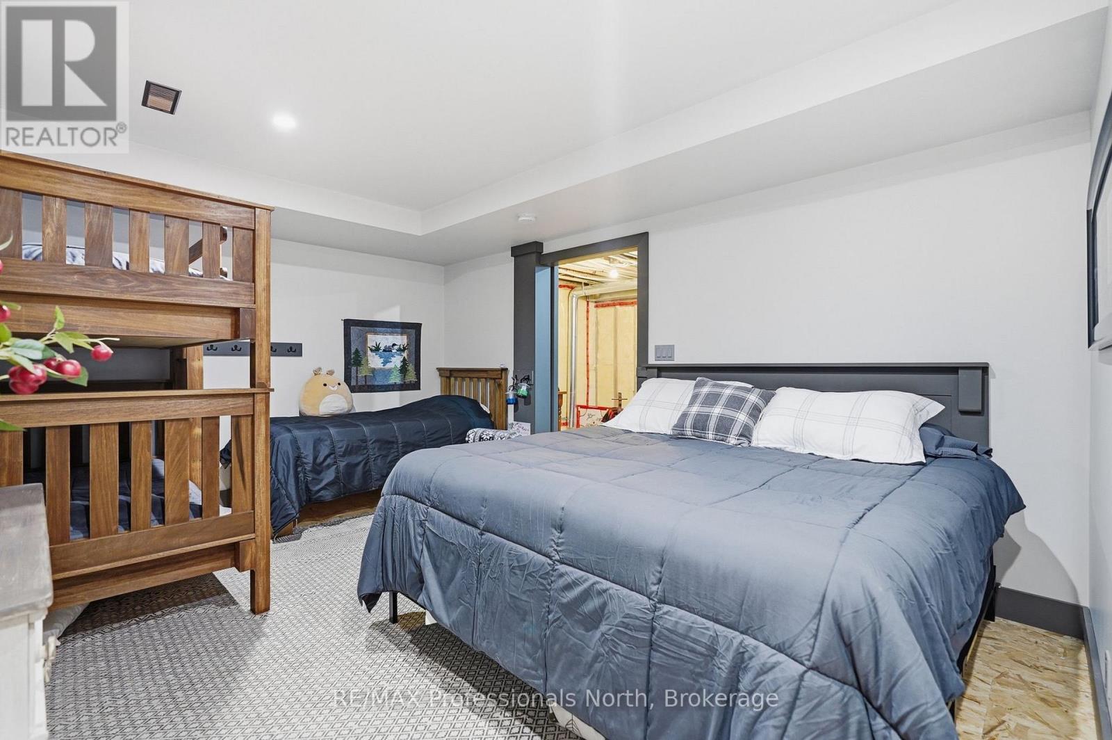 200 RIVERSIDE DRIVE - Image 34