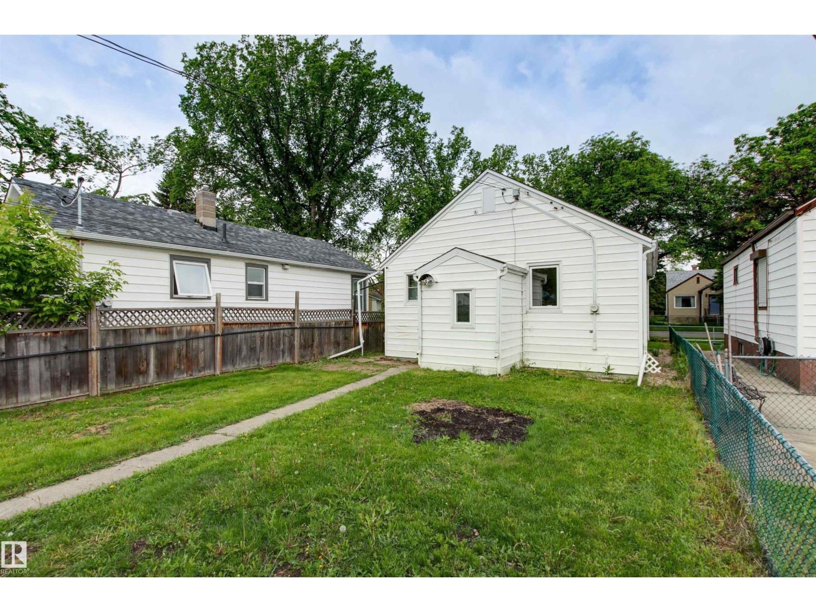 11605 91 ST NW - 39