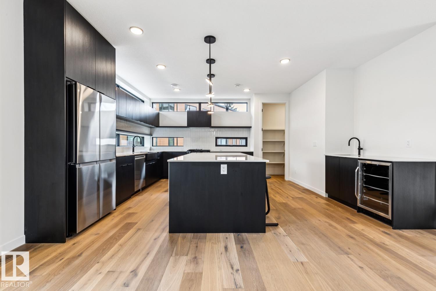 #6 10331 Wadhurst RD NW - 10
