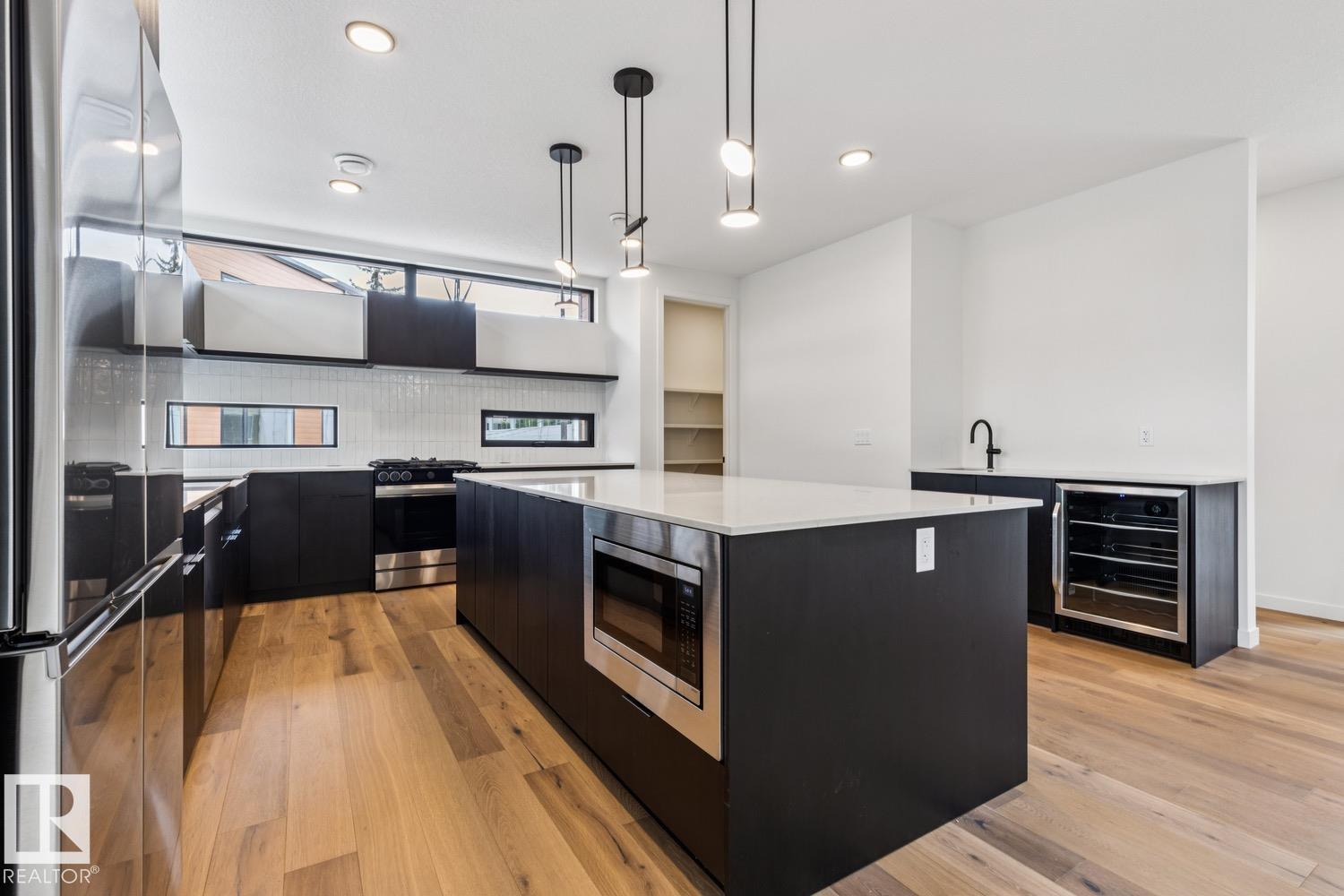 #6 10331 Wadhurst RD NW - 11