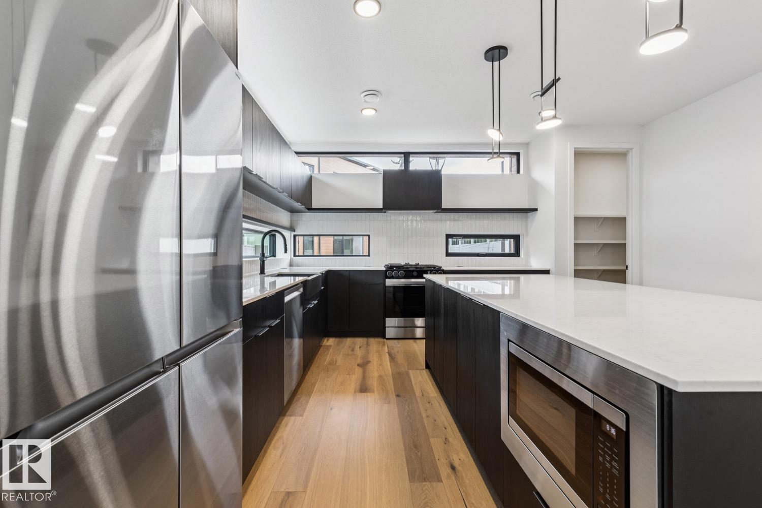 #6 10331 Wadhurst RD NW - 18