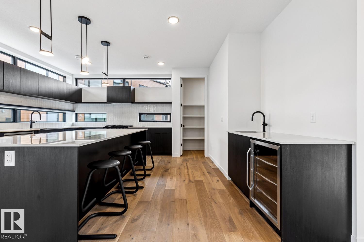 #6 10331 Wadhurst RD NW - 20